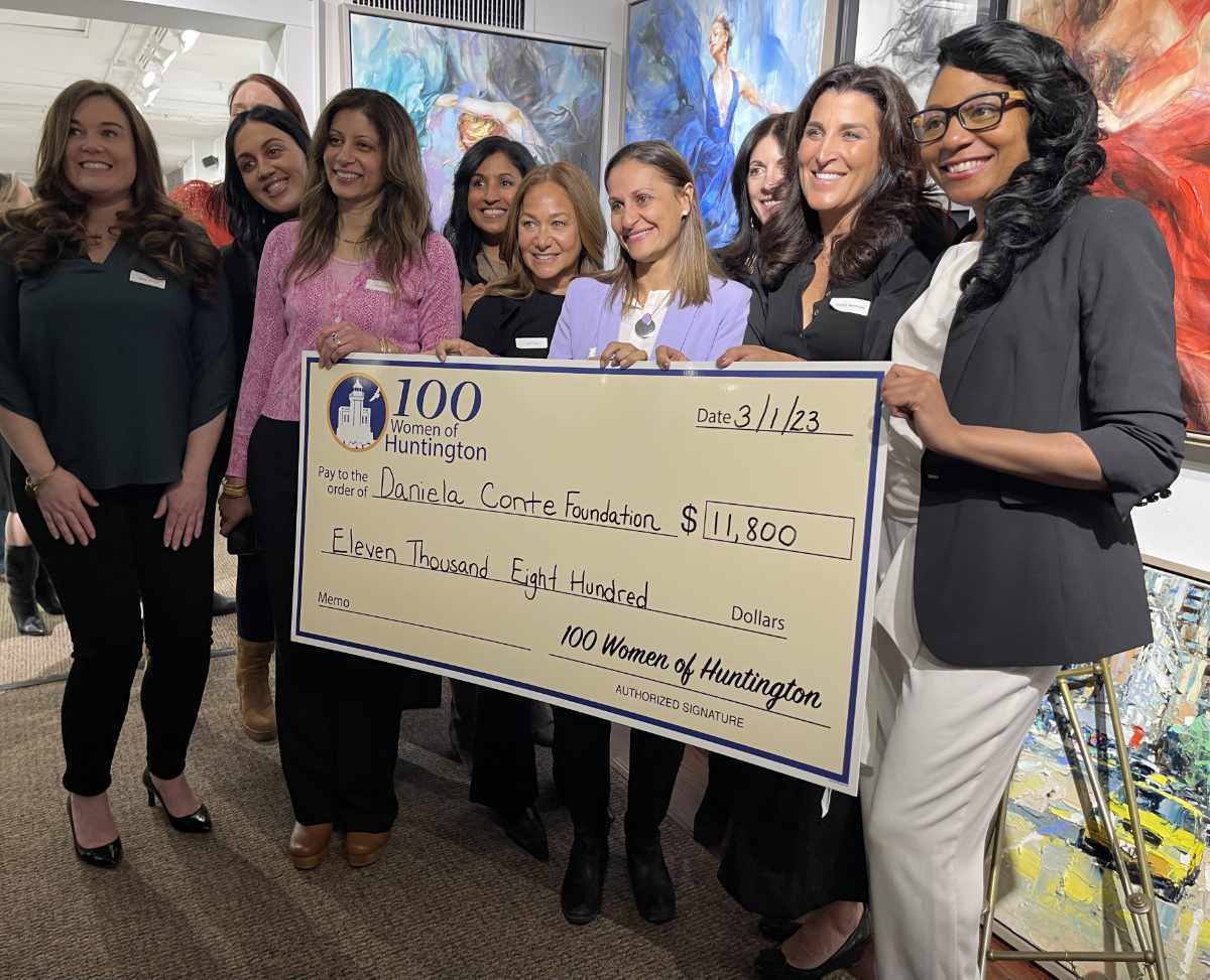 Heather Mammolito (second from right) and team leaders of 100 Women of Huntington with donation recipient Katia Conte of the Daniela Conte Foundation. Photo credit: Chrissy Ruggeri