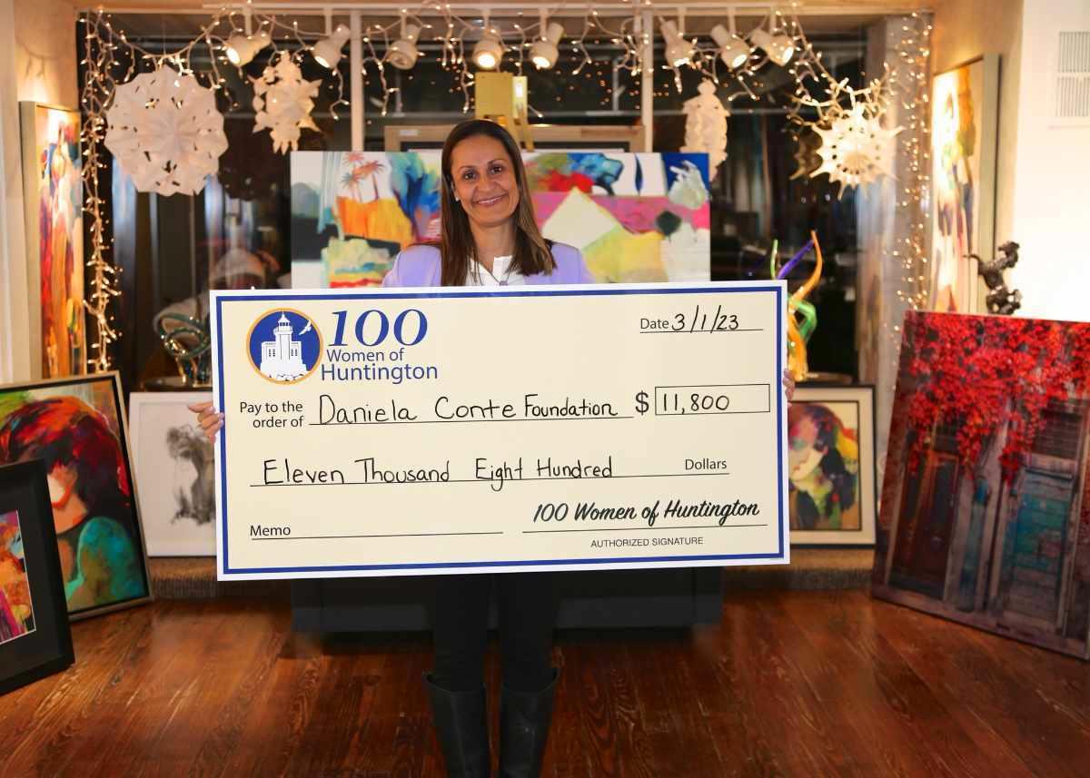 Katia Conte accepted a donation from 100 Women of Huntington, a newly formed group focused on collaborative giving, for the Daniela Conte Foundation, in honor of her daughter, on March 1 at LaMantia Gallery in Northport. Photo courtesy 100 Women of Huntington.