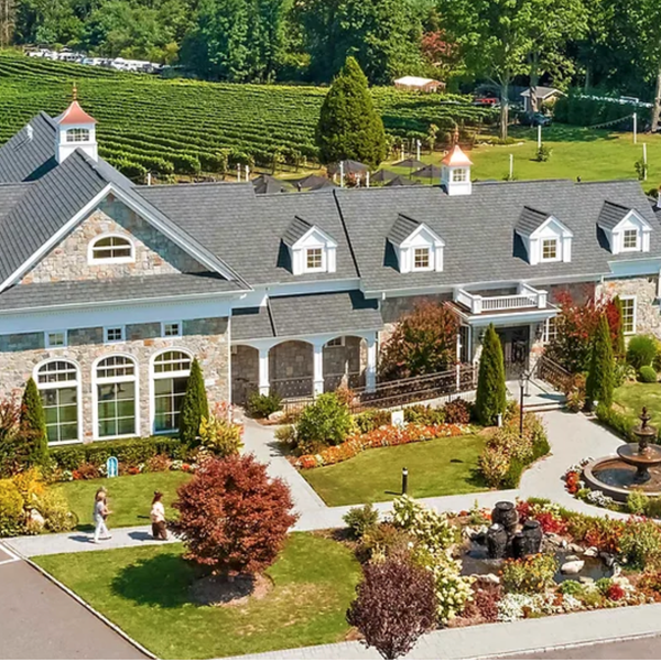 Del Vino Vineyards, located on Norwood Road in Northport, has been named one of OpenTable’s Top 100 Restaurants in America. Photograph via www.delvinovineyards.com. 