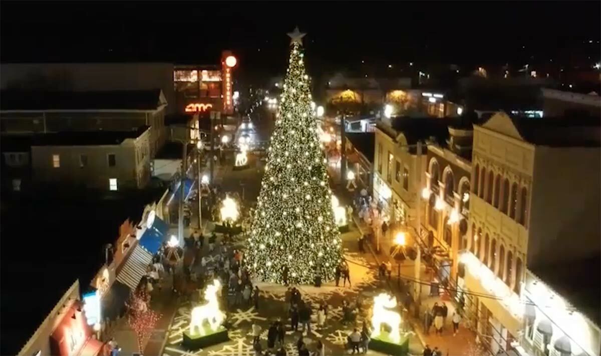 An image of the first Huntington Village Holiday Spectacular in 2020, via YouTube.