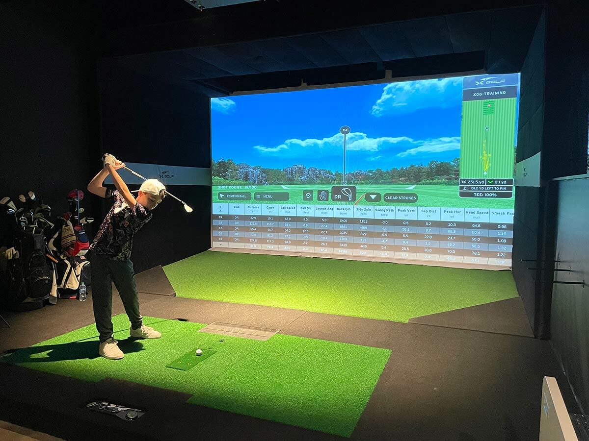 X-Golf on Veterans Memorial Highway in Commack features nine golf simulators, large flat-screen TVs, a full bar and food menu, and more.