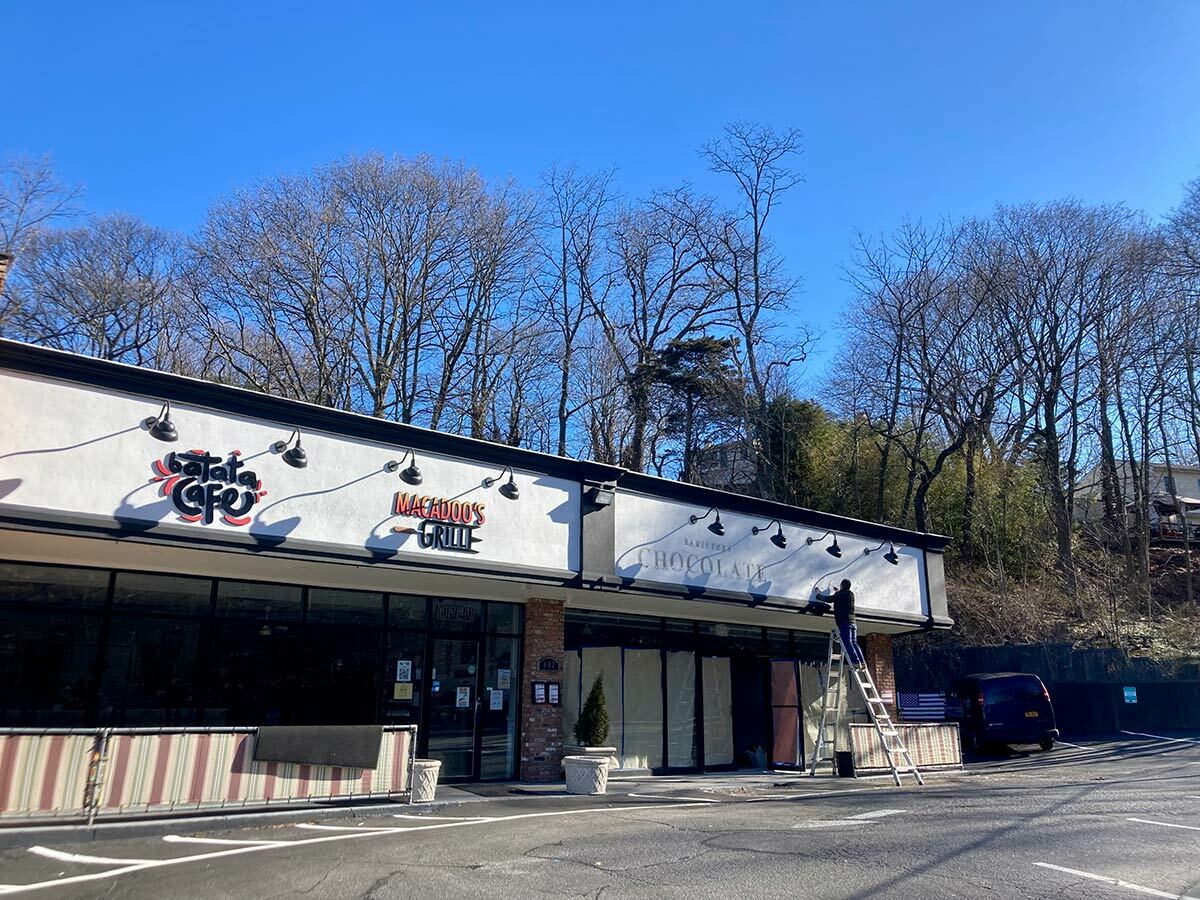 Work on a nail salon in the space next to Macadoo&#39;s Grille and Batata Cafe is now underway.