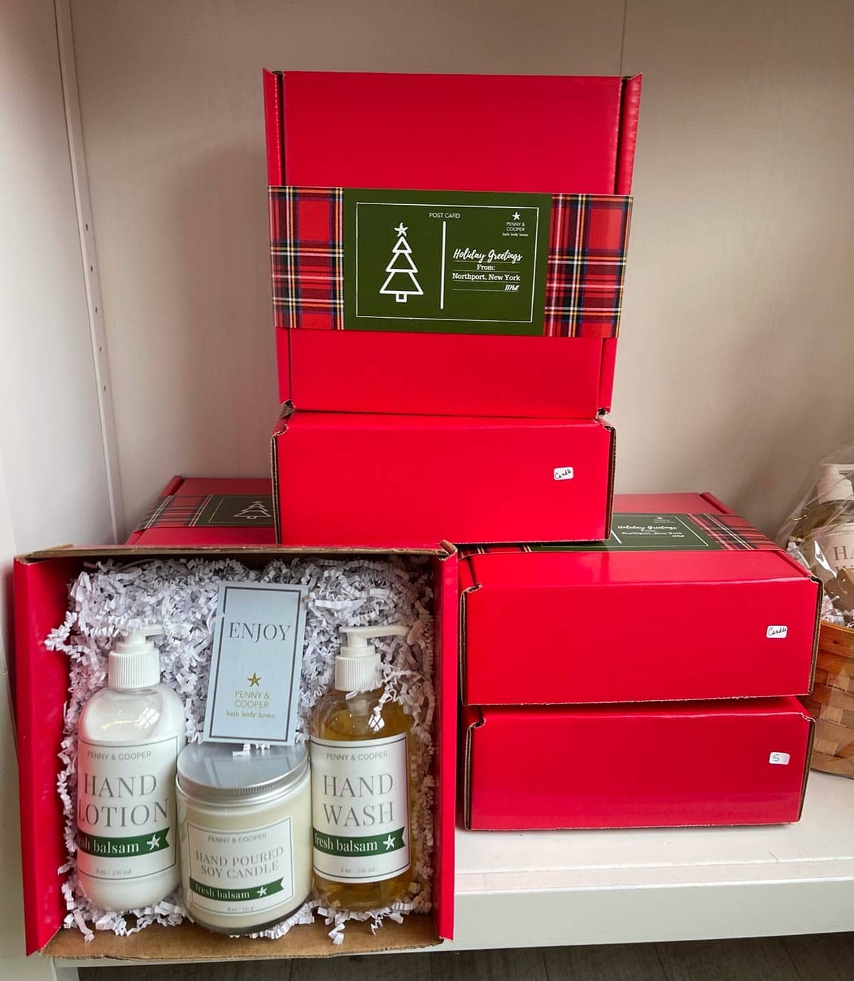 Pre-made holiday gift sets are available in seasonal scents.