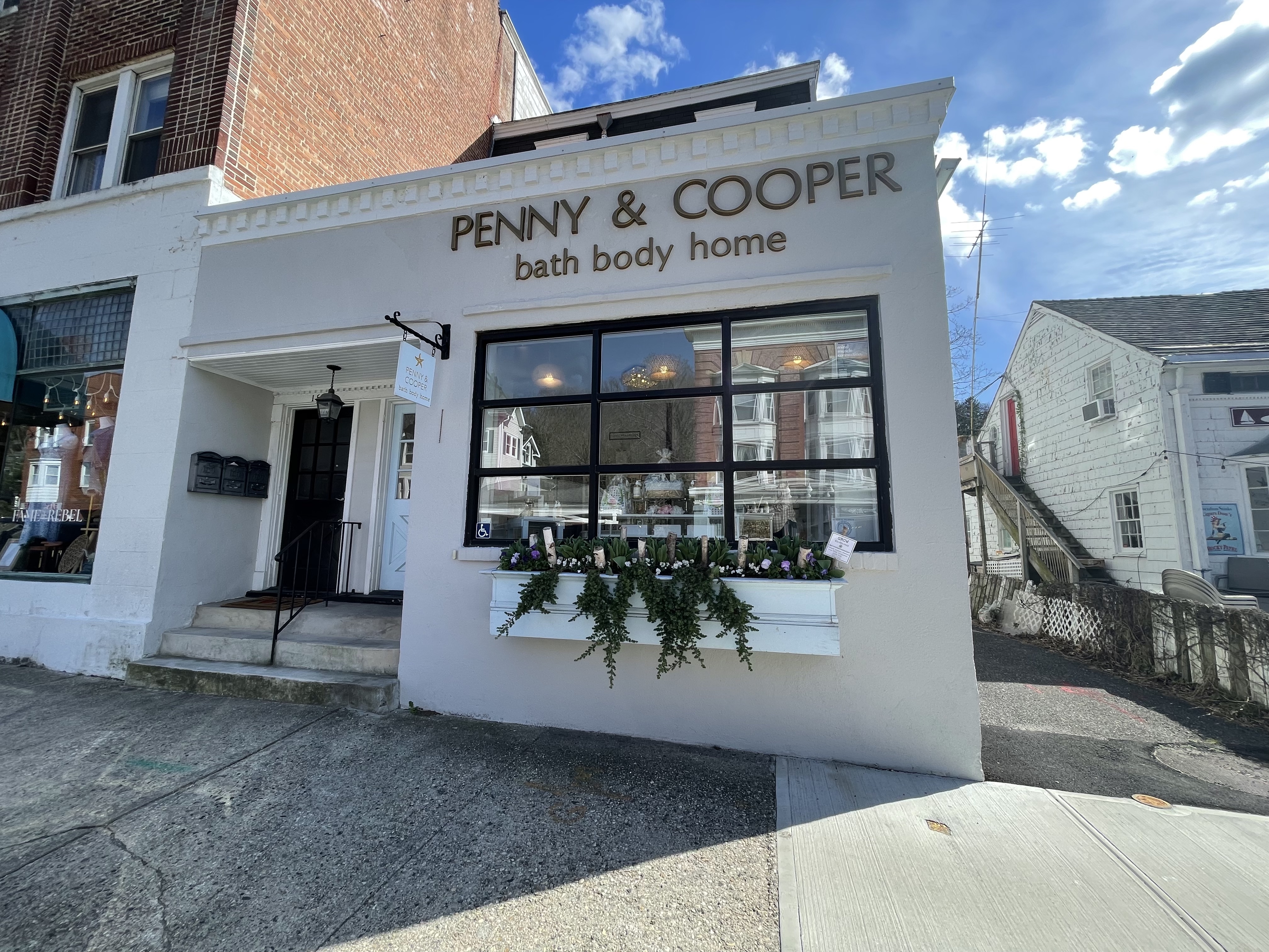 Northport Village staple Penny & Cooper shared news today of plans to take its retail business exclusively online in May.