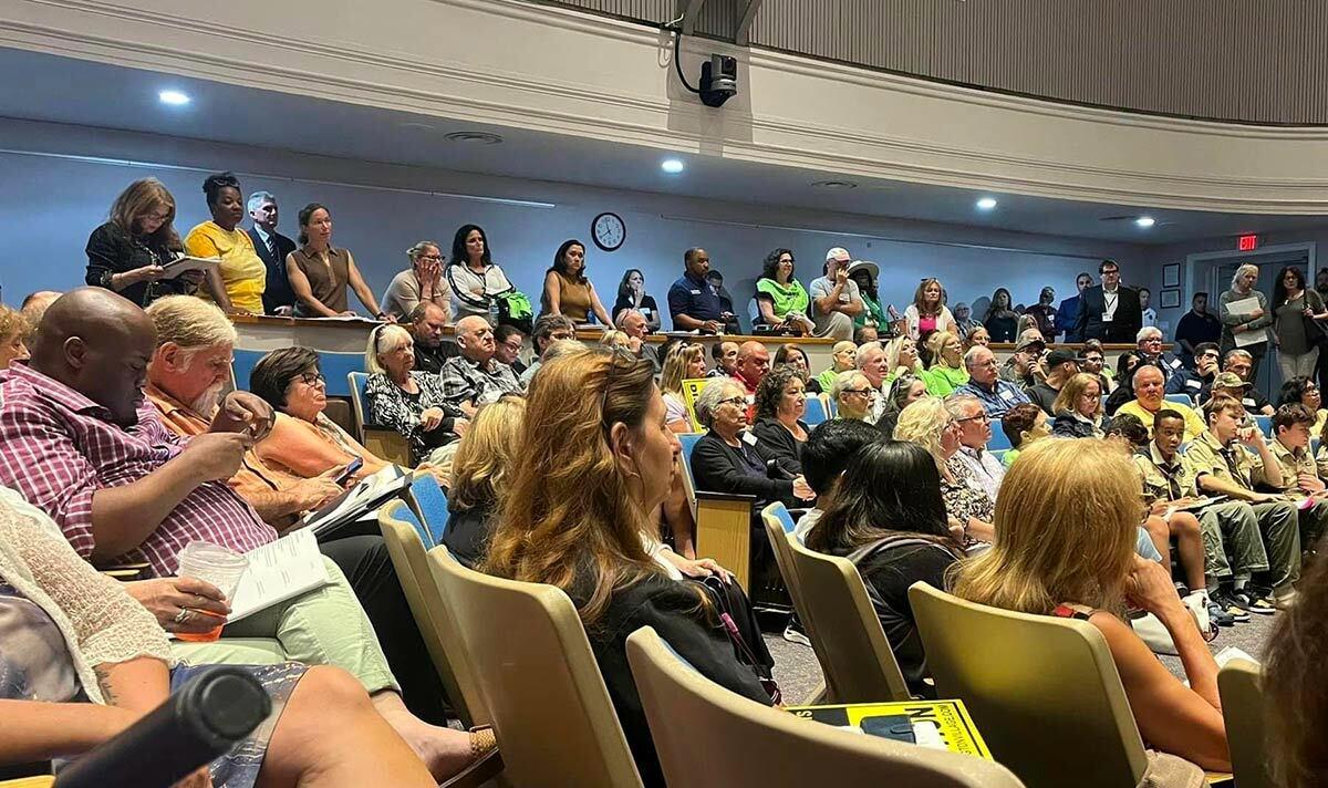 Hundreds of town residents filled the room at Tuesday’s public hearing on amending the code for Accessory Dwelling Units in the Town of Huntington. Photo courtesy of Linda Davis Valdez.