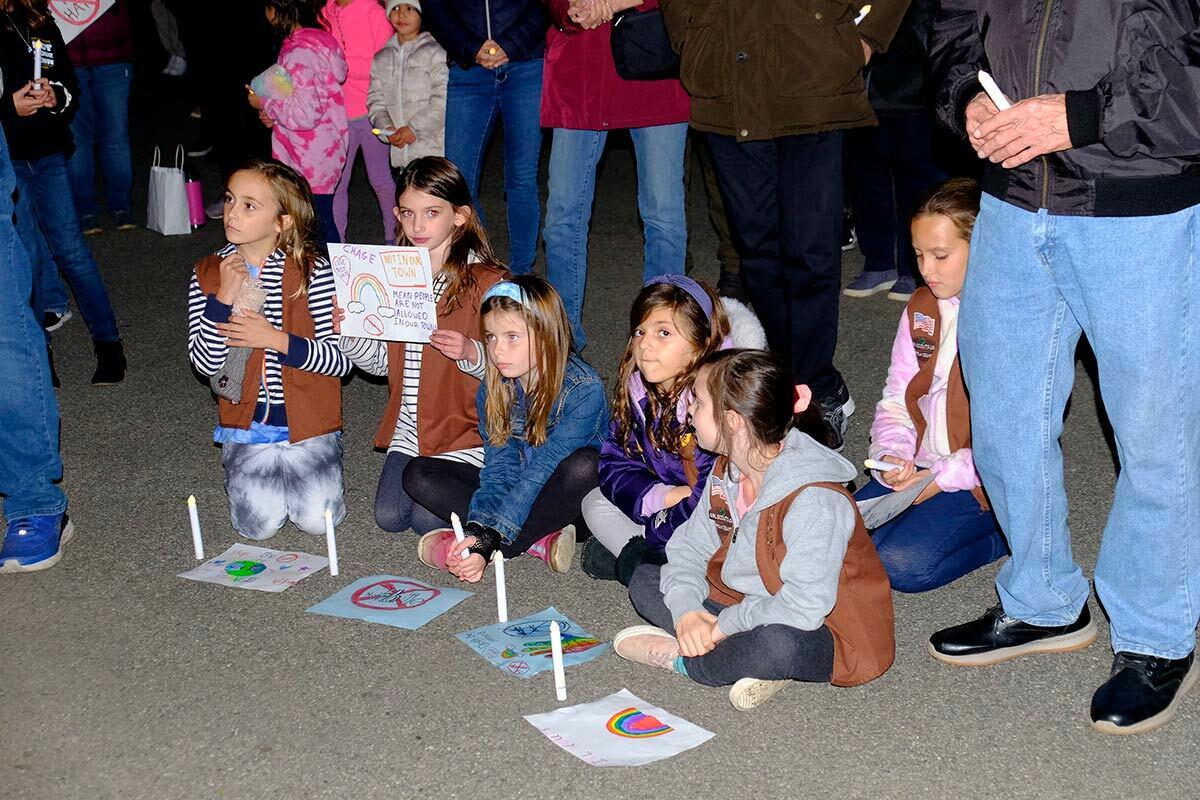 Girl Scouts with handmade signs attended the event. #LesGoldFoto