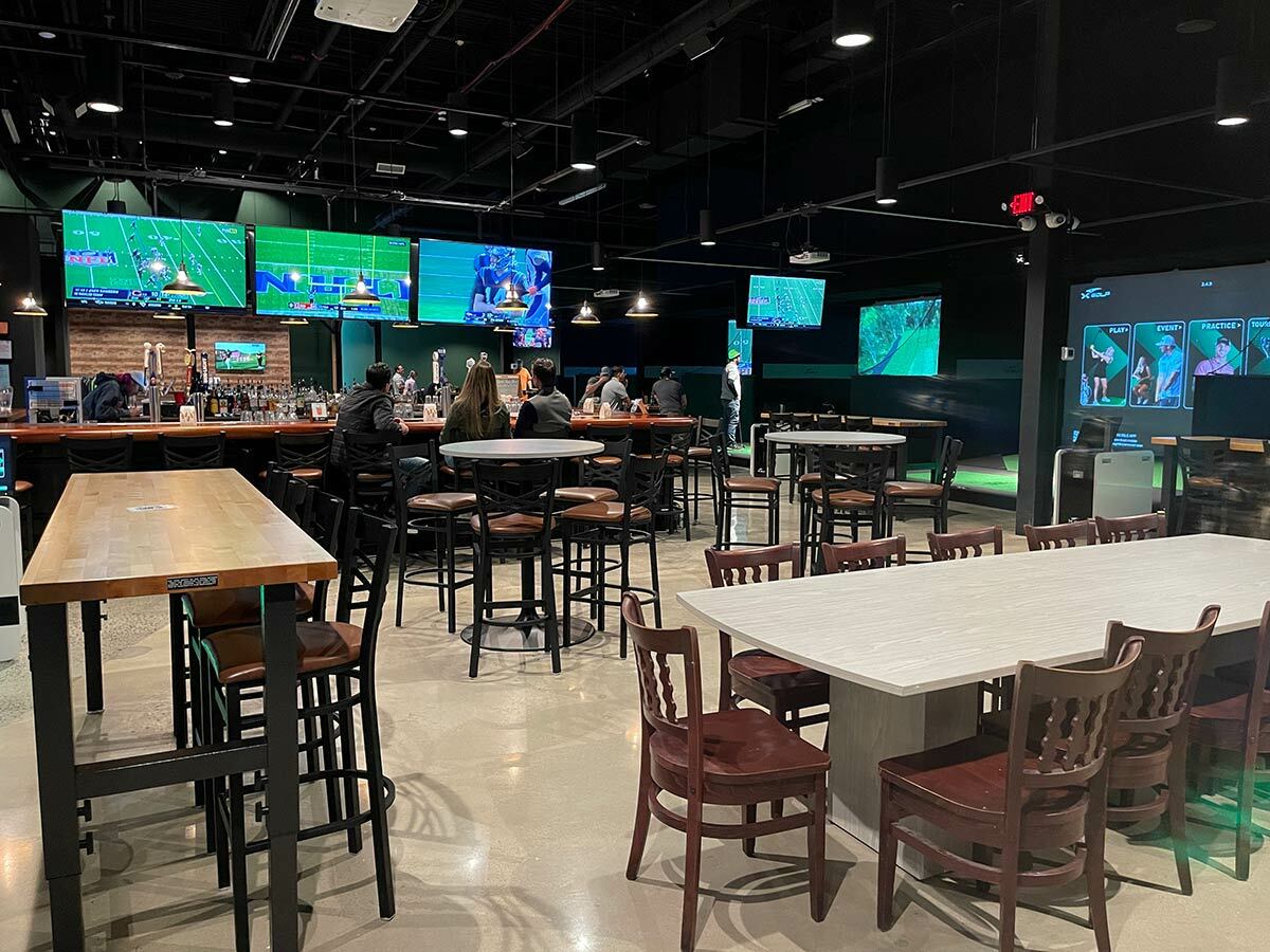 X-Golf on Veterans Memorial Highway in Commack features a full bar and food menu, and more.